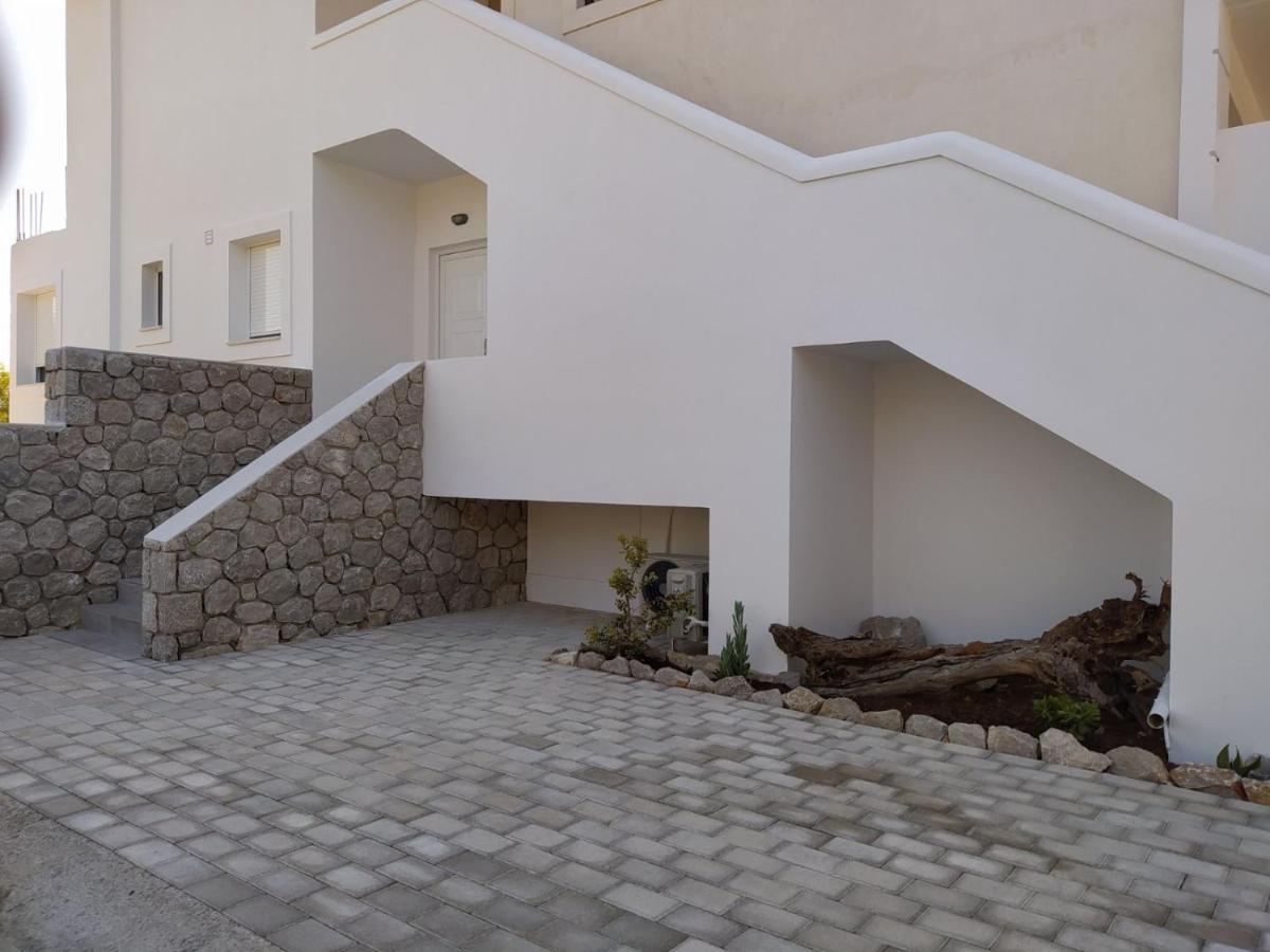 Estia - Brand New In Village Apartment